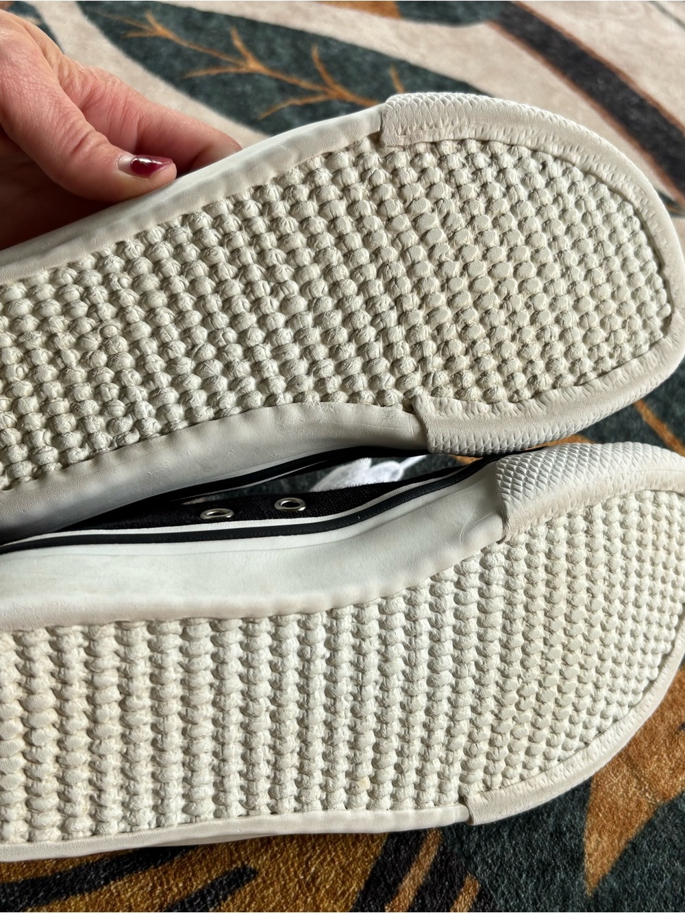 Barefoot “converse” - Picture 6 of 6